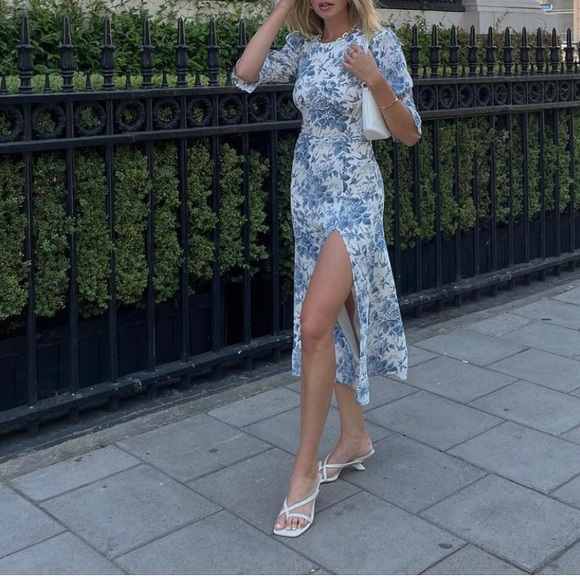 Reformation Dresses & Skirts - 💙Reformation Carolena Dress Pompadour